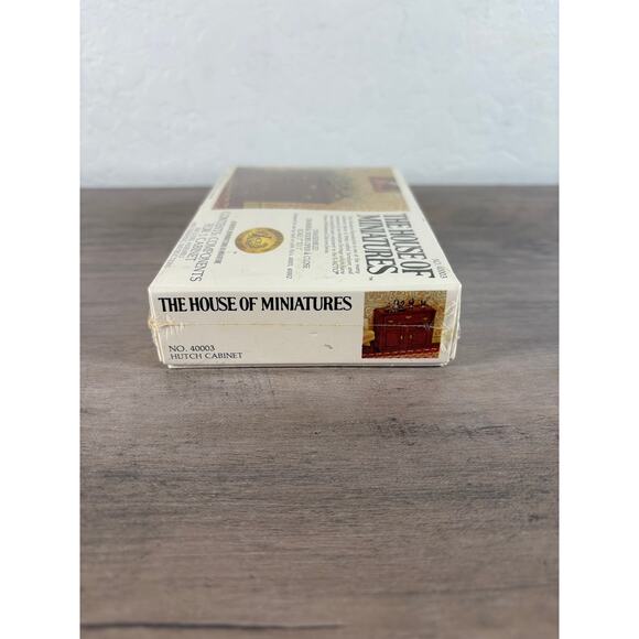 The House of Miniatures 40003 Hutch Cabinet- Circa 1750-1790- New in Package - Picture 2 of 2